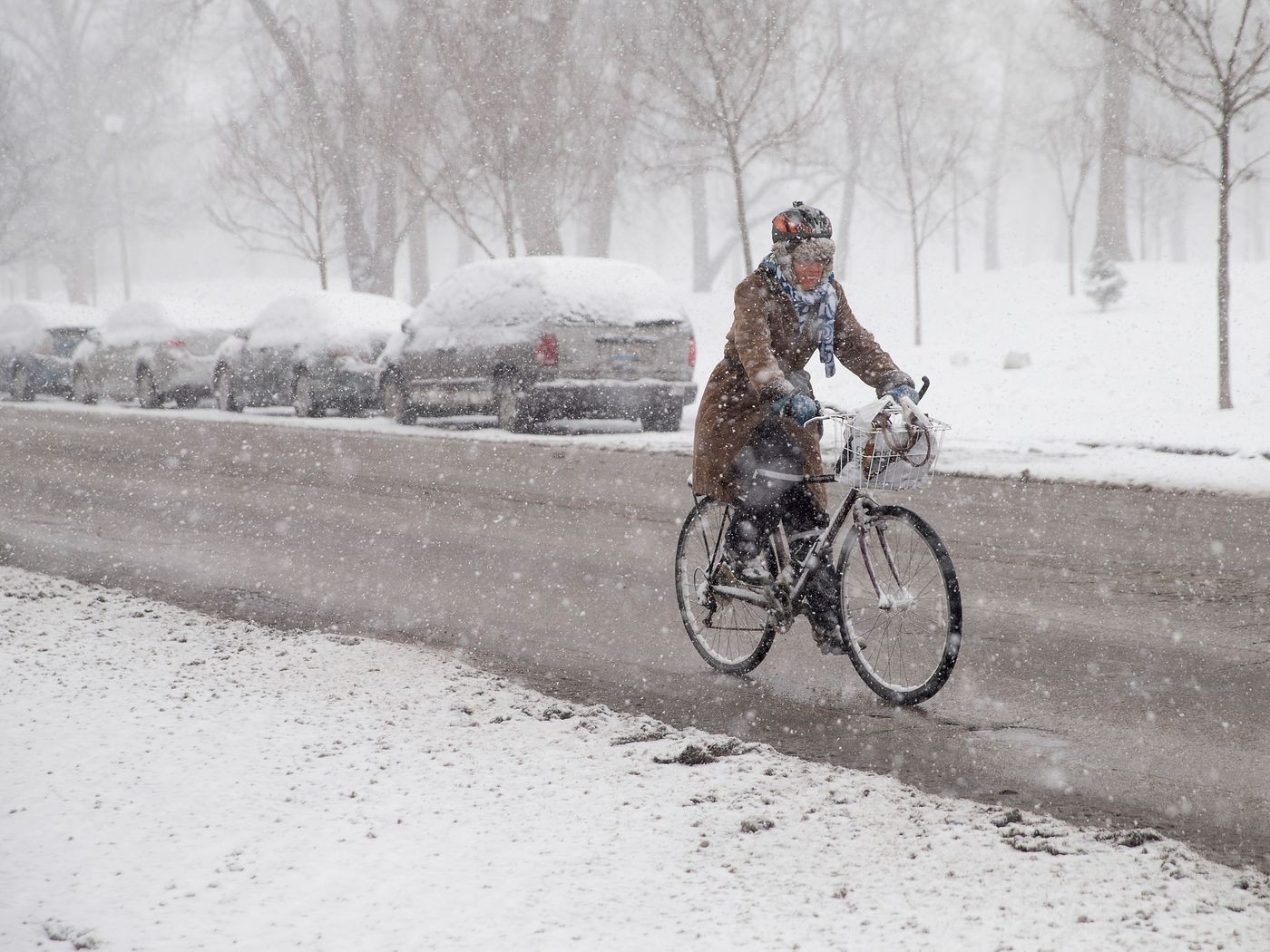 دوچرخه سواری در هوای برفی