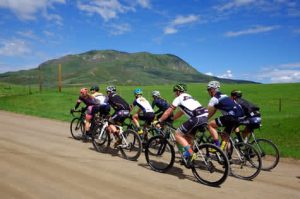 دوچرخه سواری گروهی در بهار