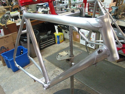 ساخت بدنه آلومینیومی دوچرخه در کارگاه