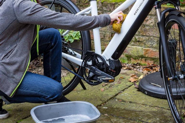 شستن دوچرخه برقی